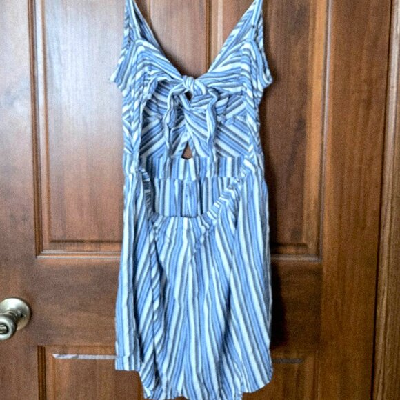 VGUC Aeropostale Tie-back Romper - Picture 2 of 2